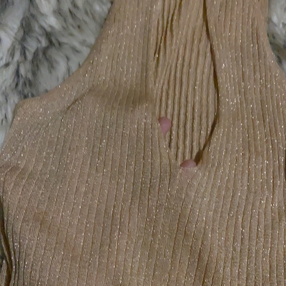 Gold keyhole shirt - Picture 2 of 5